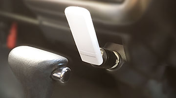 車載用USBシガーチャージャーに本製品を接続して使うことも出来ます。